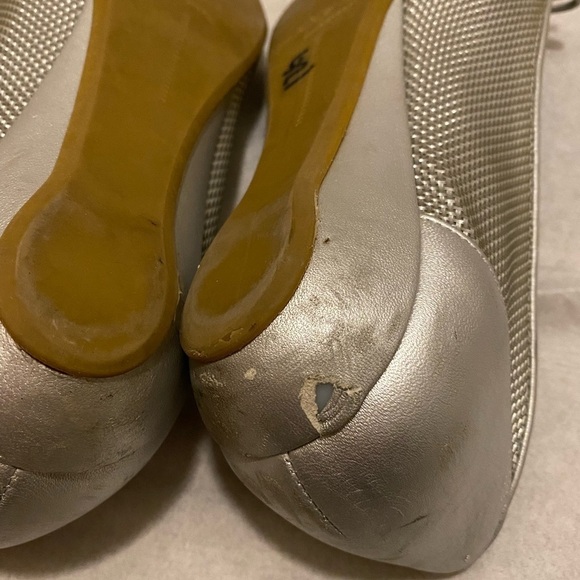 Stuart Weitzman Ideal Silver Nappa Rhinestone and Bow Flats. - Picture 13 of 16